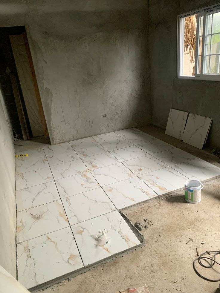 Ambiente con piso de loza colocado
