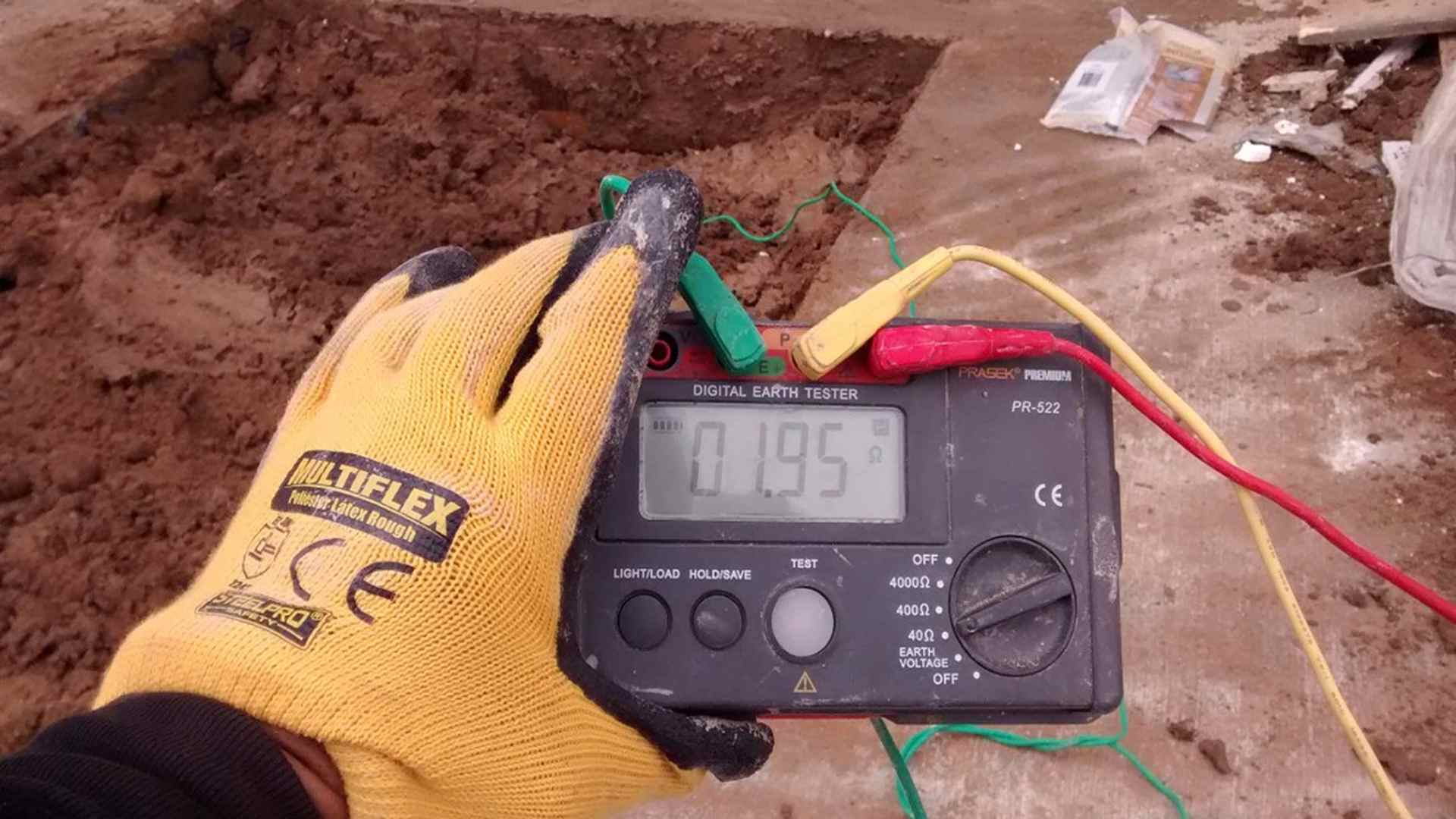 Medición de resistencia de un pozo a tierra con telurómetro